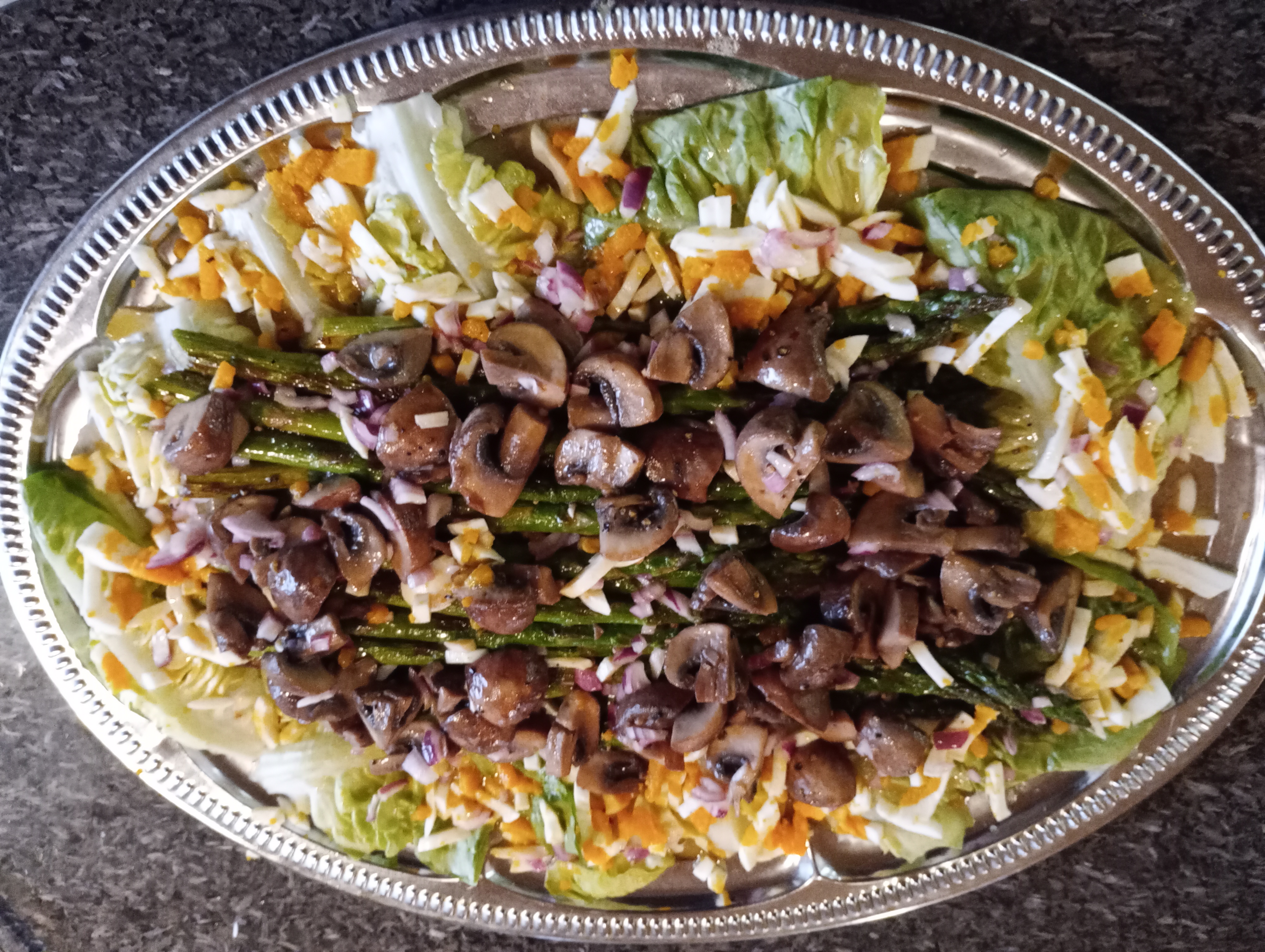 Spargelsalat mit Senf-Zitronen-Vinaigrette